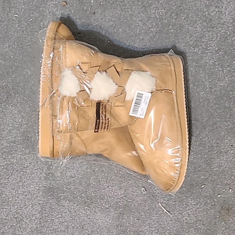 Womens boots size 8 by Fitory